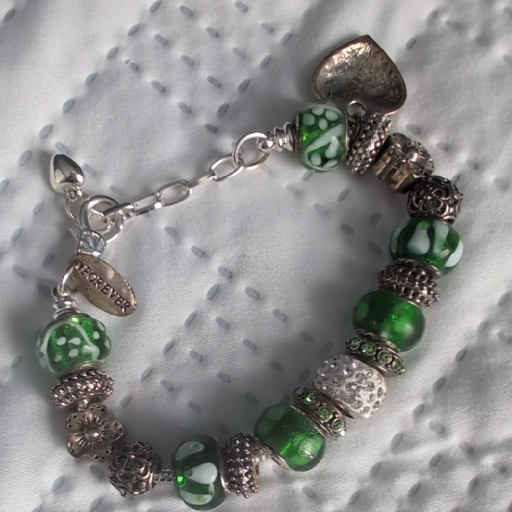 Green and Silver Beaded Bracelet - Picture 3 of 6